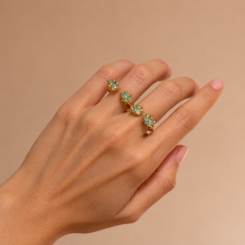 Anillo Alphabet con esmeralda